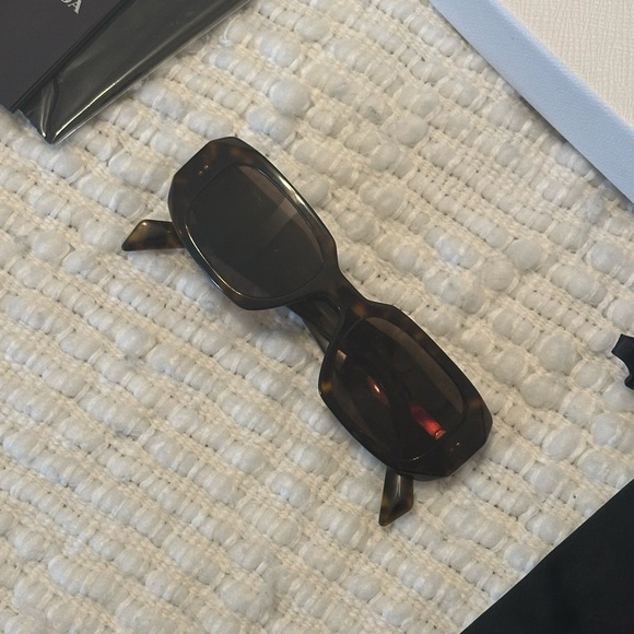 New Prada brown sunglasses rectangular - Picture 3 of 5